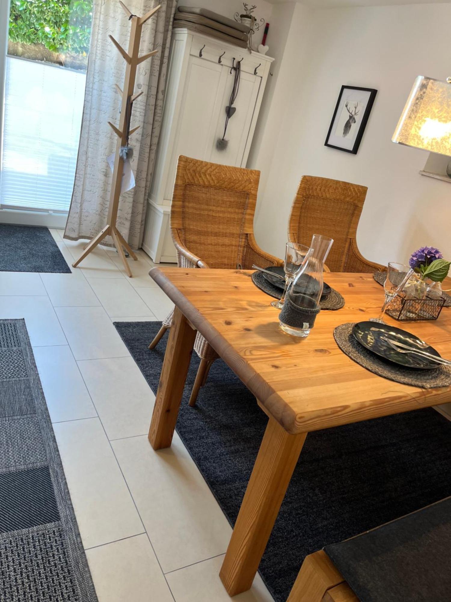 Schoene Ferienwohnung 2,5 Zimmer In Stadtnaehe Mit Eigenem Hofgarten บาลิงเงน ภายนอก รูปภาพ